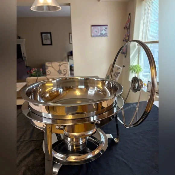 Stainless Steel Round Chafing Dish with Glass Lid - Silver - Picture 4 of 12